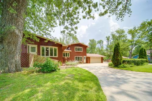 Group-Friendly Lake Erie Getaway with Private Yard