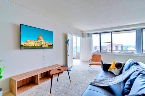 Group-Friendly Stay Near Metro