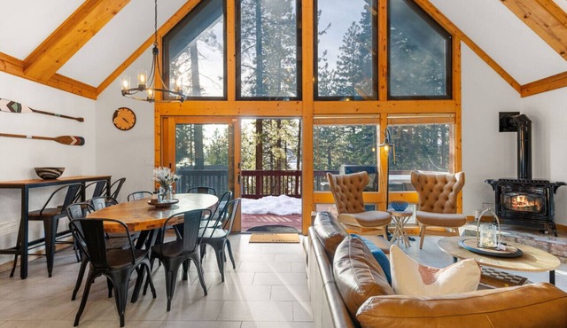 Group–Friendly Tahoe Cabin with Lake Views, Hot Tub & Bunk Room