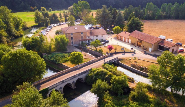 Group gîte sleeps 32 between Paris and Bordeaux