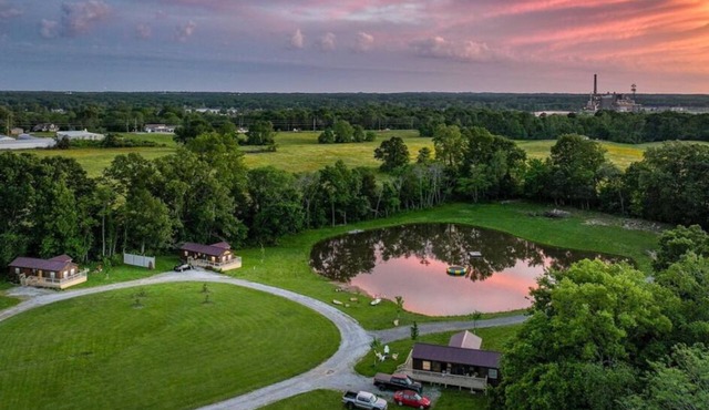 Group Getaway 3 Modern Cabins by Lake of Egypt