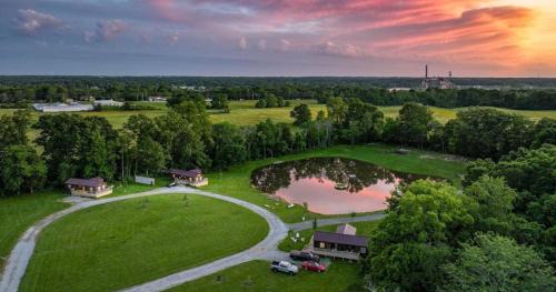 Group Getaway 3 Modern Cabins by Lake of Egypt