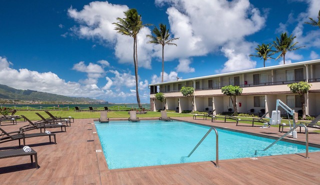 Group Getaway in Beachfront Property, 3 Pet-friendly Units, Outdoor Pool