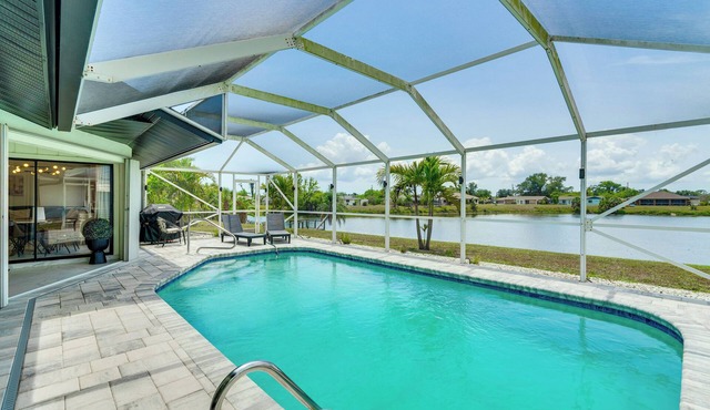 Group Getaway: Luxe Lakeside Gem in Port Charlotte