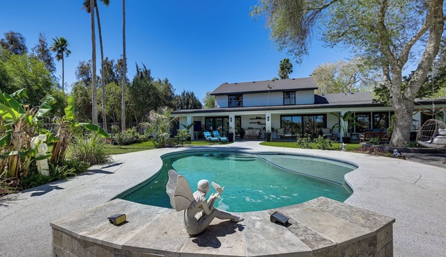 Group Getaway: Luxe Riverfront Gem in Los Fresnos!