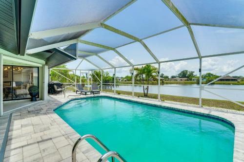 Group Getaway: Luxe Lakeside Gem in Port Charlotte
