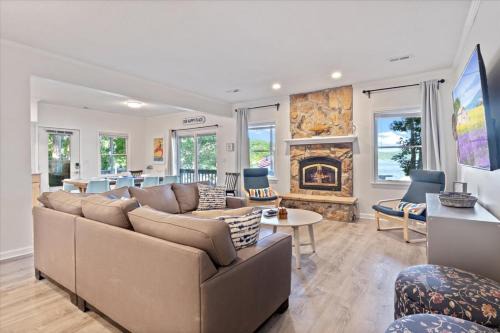 Group Getaway w/Dock! Lakefront Escape in Stover