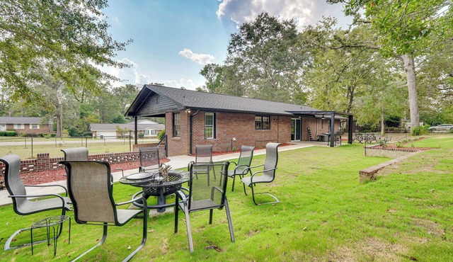 Group Getaway w/Fenced Yard & Pool Table in Wrens