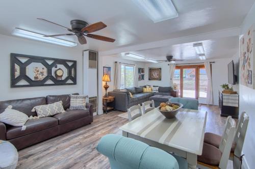 Group Getaway w/Mtn Views: Home in Circleville!