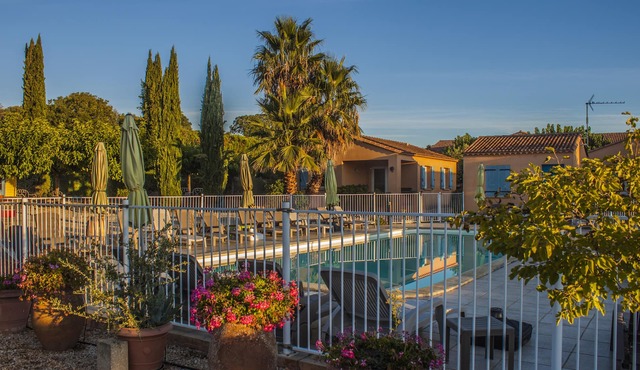 Group Gite 48 pers with swimming pools, hall and reception tent