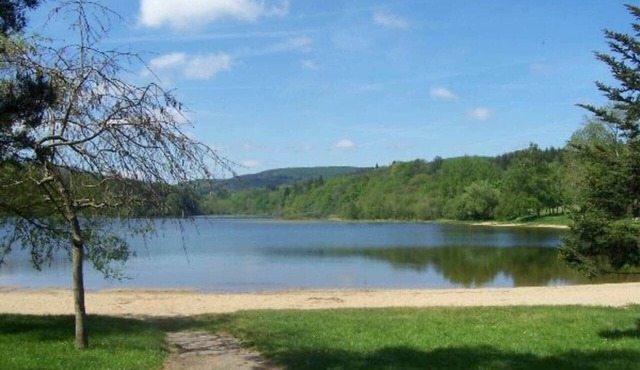 Group gite for 15 people on Lac des Montagnès