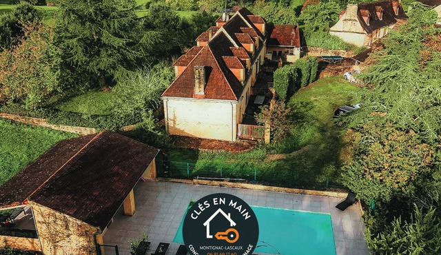 Group gite, swimming pool and tennis court