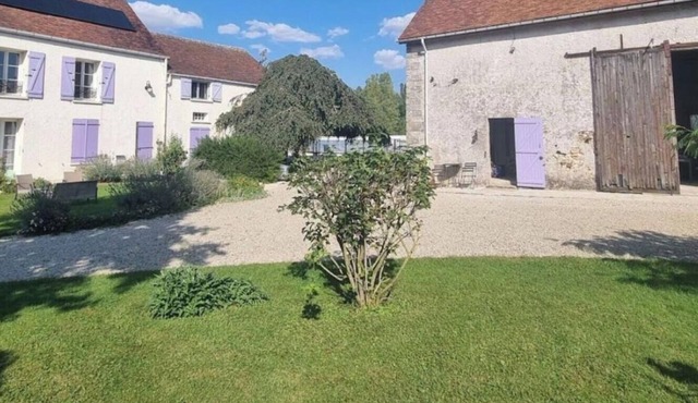 Group gîte with barn 15min from Provins