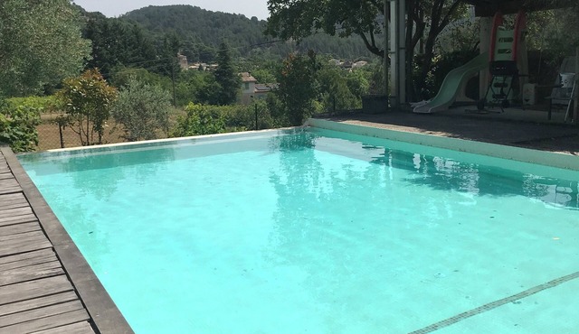 Group gite with spacious rooms, private pool and view