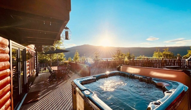 Group lodge with hot tub and fire pit