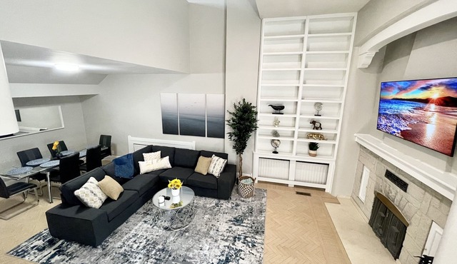 GROUP LUX in Old Town/Gold Coast (+private roof)