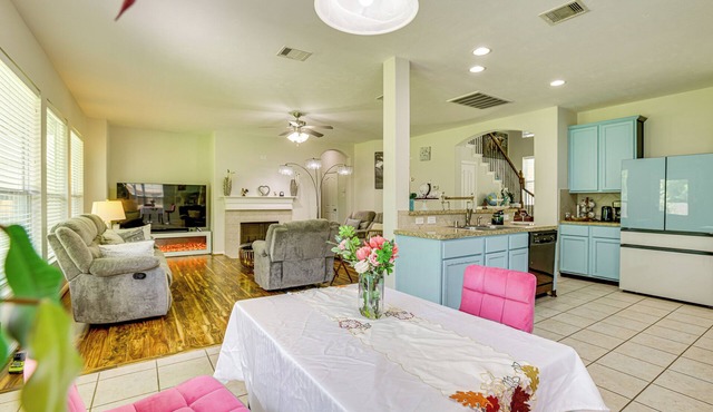 Group-Ready Getaway in North Houston!