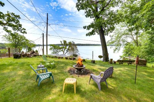 Group Retreat on Wolf Lake! Paddle, Fish and BBQ