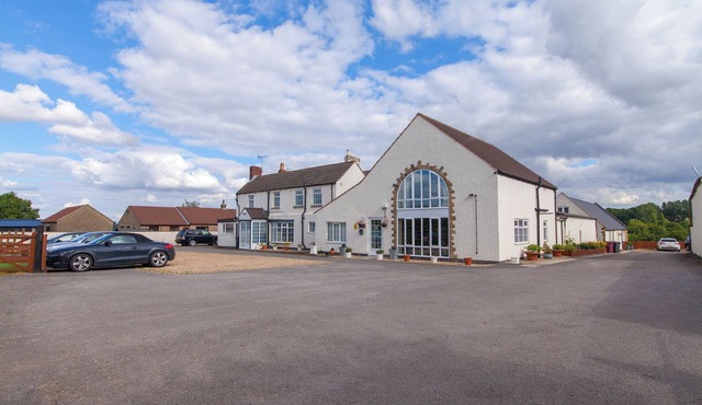 Group Retreat Sleeps 28 Hottub Pool Table