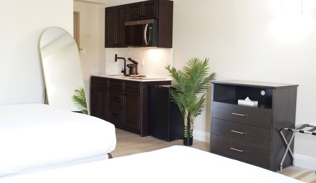 Group Retreat with breakfast included- entire floor - on Niagara River Gorge