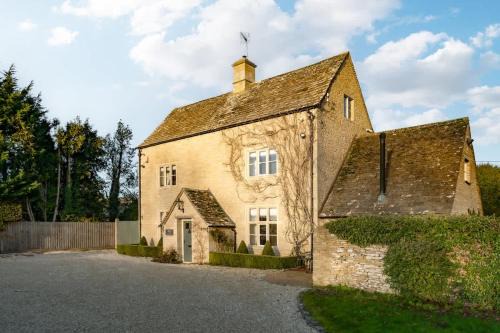 Group Stay in the heart of Bibury