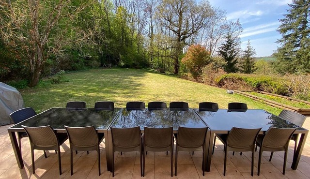 Group villa in the countryside 1 h 30 from Paris