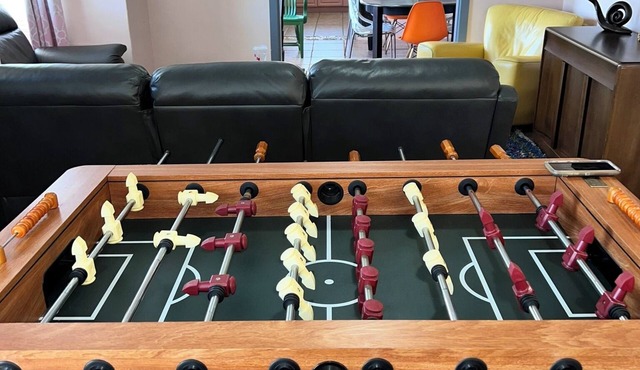 Groups-1 mi to Stadium-dog friendly-fence yrd