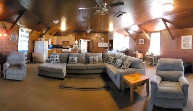 Groups,families,fisherman friendly gatherings lake close by and boating parking