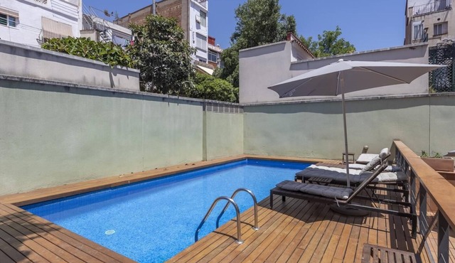 Groups in Gracia 3 rooms 10 pax with Free WiFi Pool and Terrace