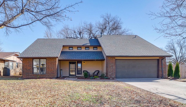 Groups Welcome, Central Location! Tulsa Gem + Yard