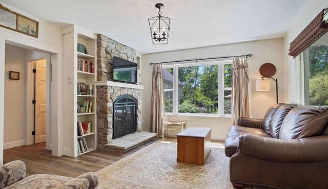 Grove Cottage walkable Taylors Falls retreat- close to Minneapolis/St. Paul!
