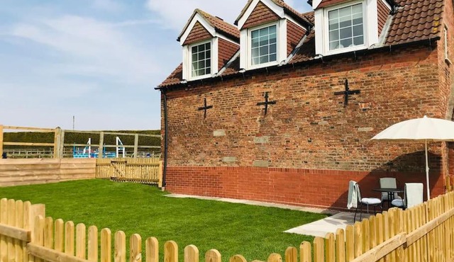 Grove Farm Old Granary, 1st floor Loft Apartment, Includes Continental Breakfast