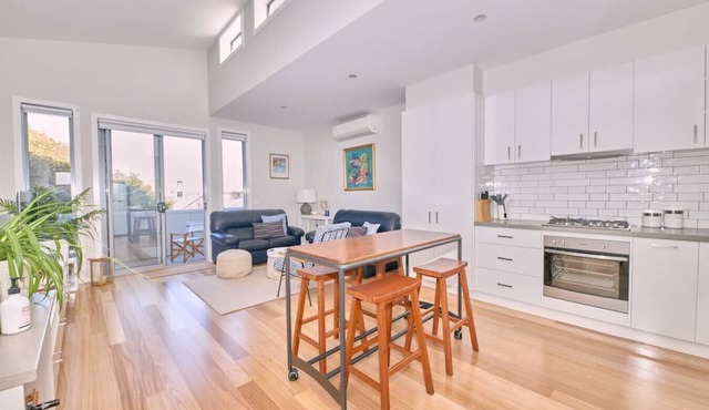 Grove Hideaway - immaculate 2 bed townhouse