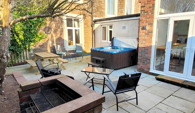 GROVE HOUSE, pet friendly, with hot tub in Egremont, Cumbria
