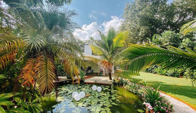 Grove Keeper Cottage unit has a tree house atmosphere
