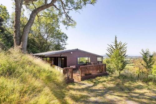 Grove Lodge, Contemporary Cabin in Mendip Hills
