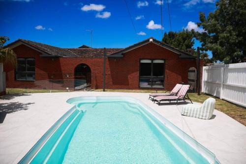 Grove Retreat With Pool, Sauna and Family Fun