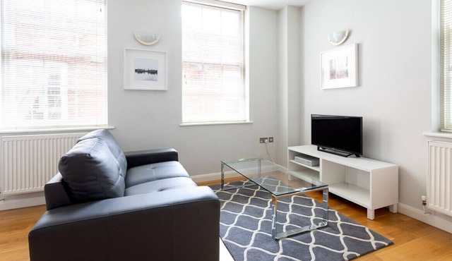 Groveland Court Apartment 4