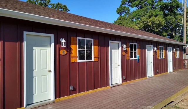 Groveport Resort/Waterfront Cabin C/Newly Remodeled