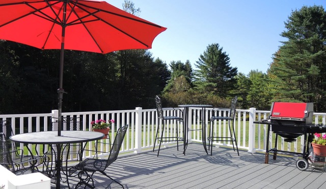 Groveside Quiet country setting, fire pit, ranch home w/spacious rear deck