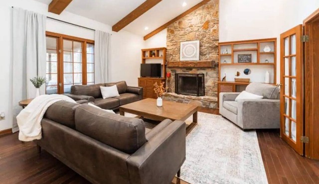 Grovesnor Place 3128 sqft Screened Porch by IU