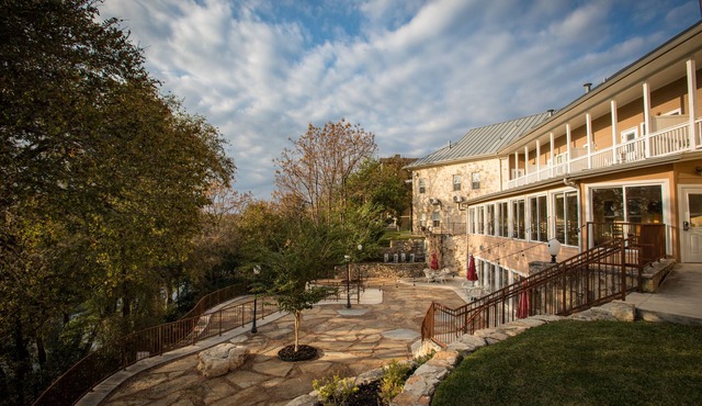 Gruene River Hotel & Retreat