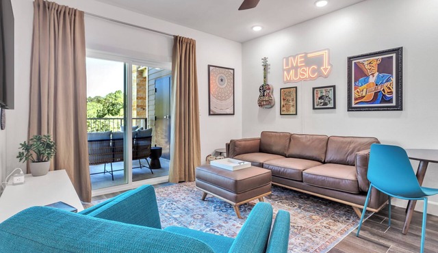 Gruene Walkability + River Access - Upscale Texas Stay - Tube from Property