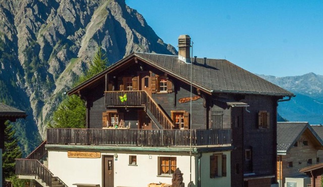 Gruppenhaus im Walliser Alpstyle