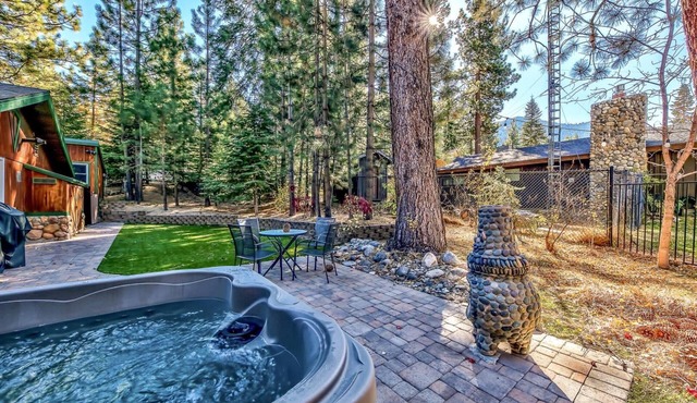 GS117.Stateline Ski Cabin: 3 BR, 2 BA House in Stateline, Sleeps 6