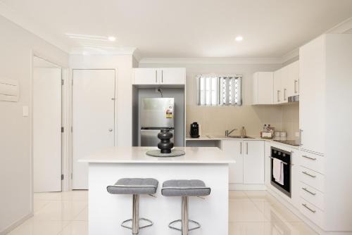 GST Credits! AC! Shops! Parking! Espresso! 535F1