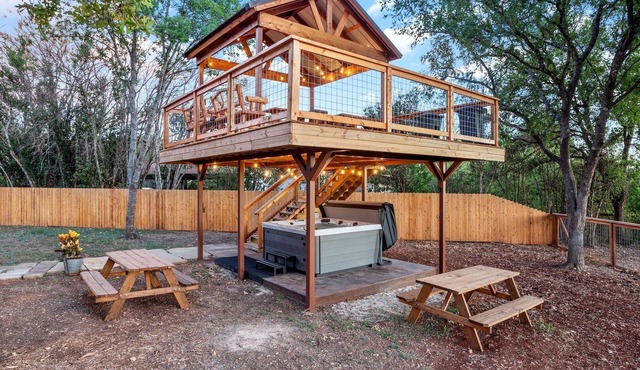 Guadalupe Bluff Bunk House 5 Bedroom Home by RedAwning