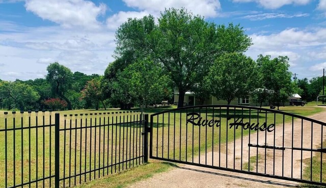 Guadalupe River Home in Center Point