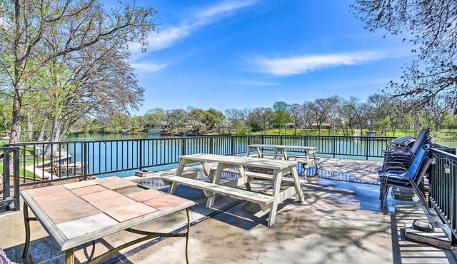Guadalupe Riverfront Lodge w/Boat Slip & Dock