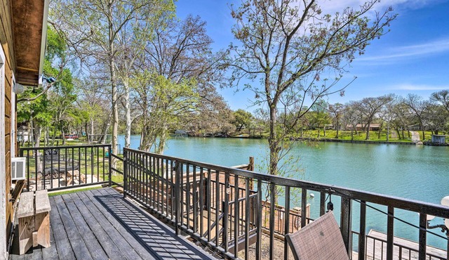 Guadalupe Riverfront Studio w/Private Balcony